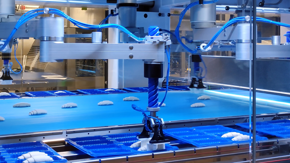 GettyImages-1539572631 Roboter verpackt Croissant